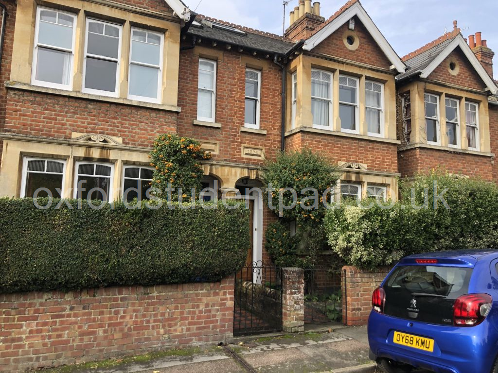 Student in Oxford houses homes flats housing